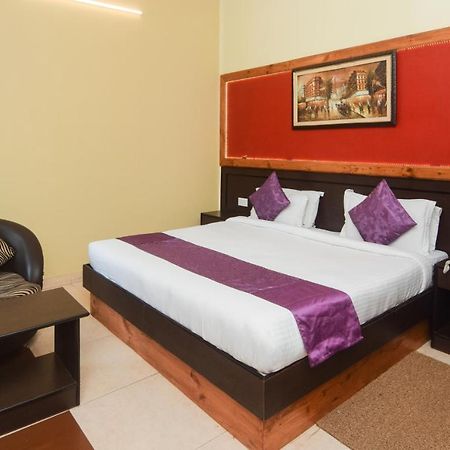 Hotel Varuna Varanasi Bagian luar foto
