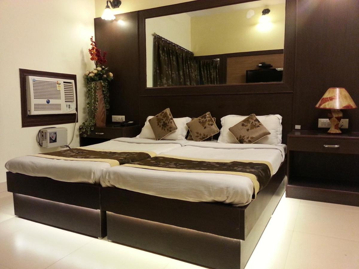 Hotel Varuna Varanasi Bagian luar foto