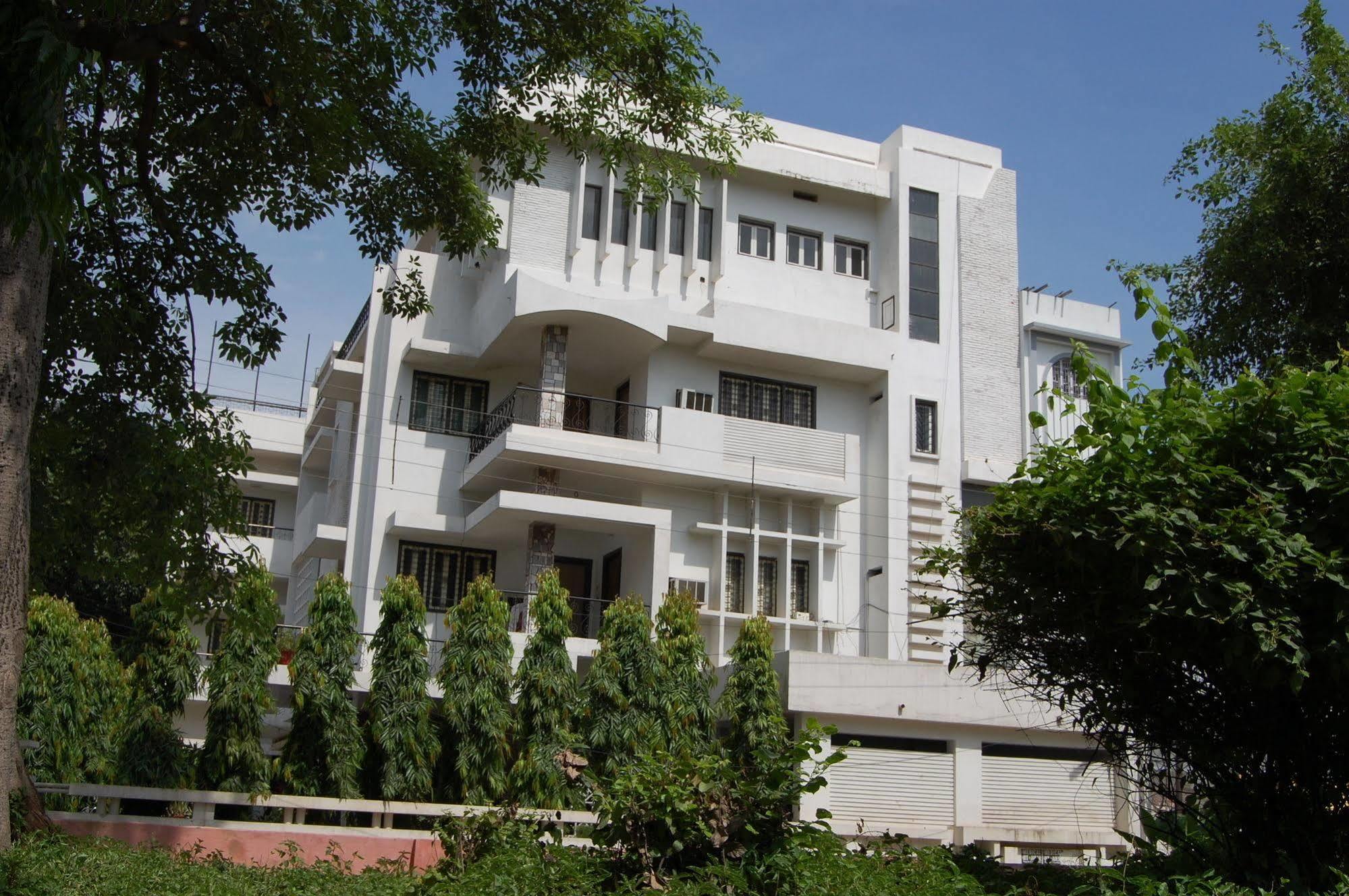 Hotel Varuna Varanasi Bagian luar foto
