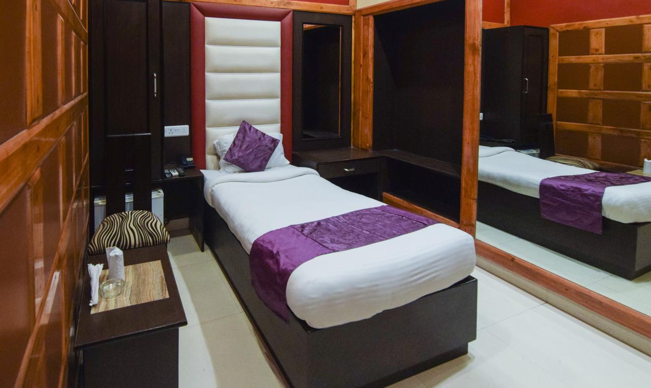 Hotel Varuna Varanasi Bagian luar foto