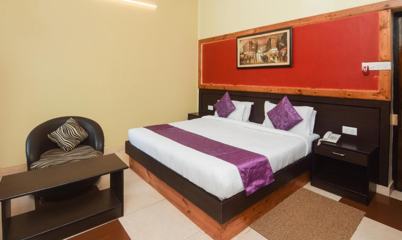 Hotel Varuna Varanasi Bagian luar foto