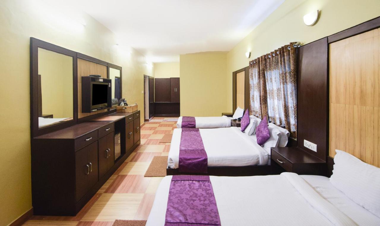 Hotel Varuna Varanasi Bagian luar foto