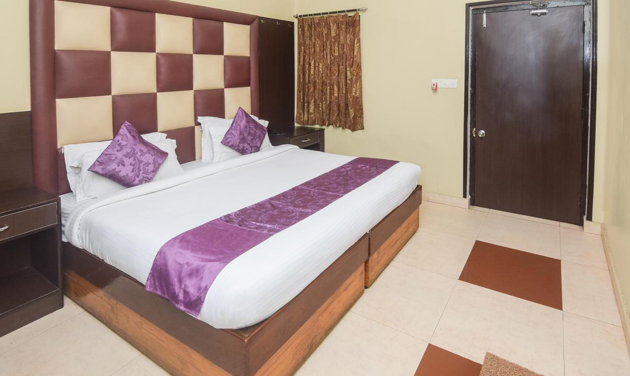 Hotel Varuna Varanasi Bagian luar foto