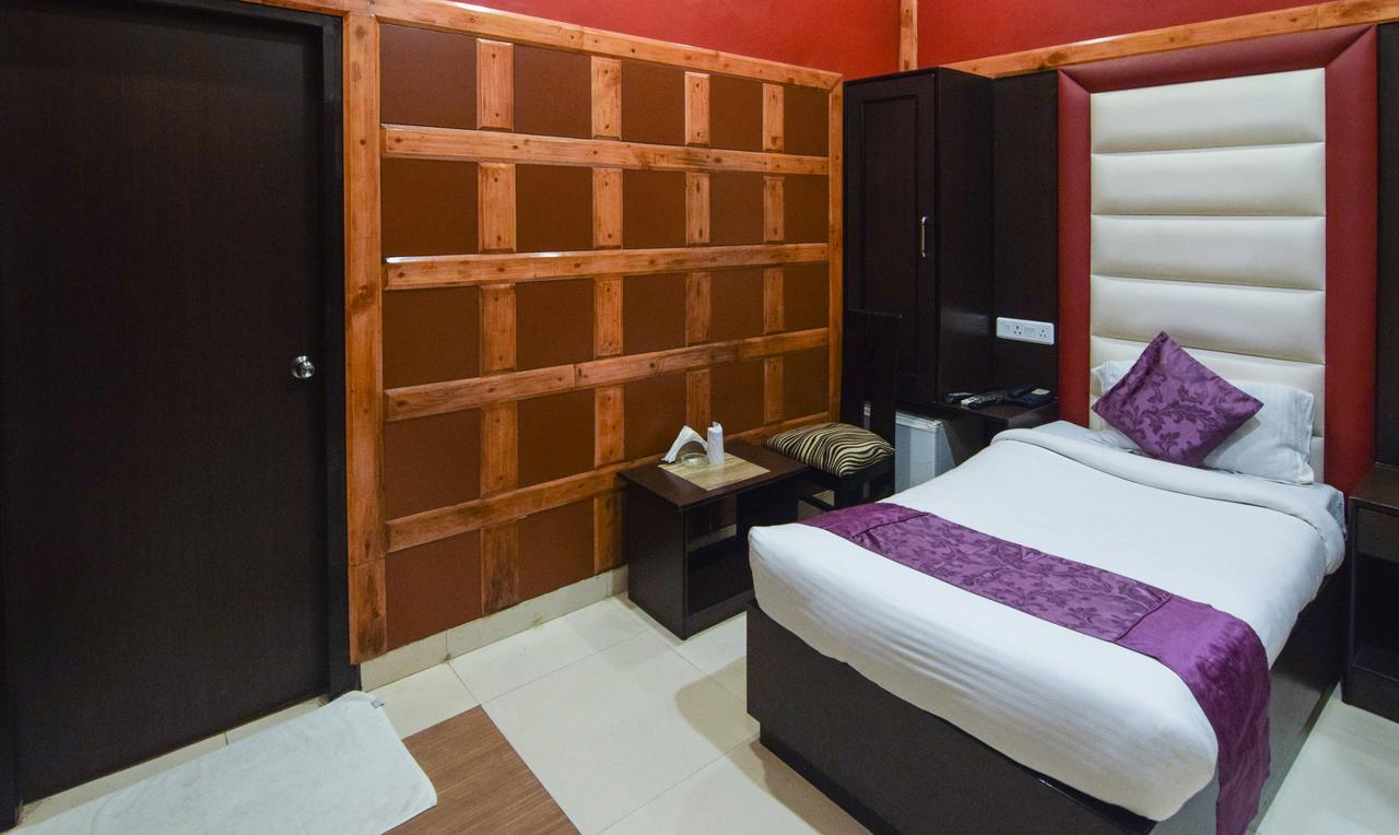 Hotel Varuna Varanasi Bagian luar foto