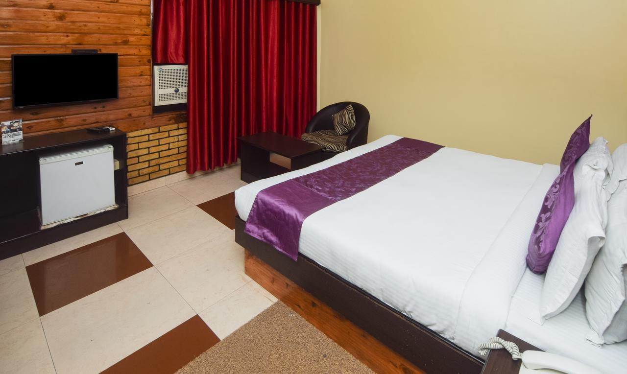 Hotel Varuna Varanasi Bagian luar foto