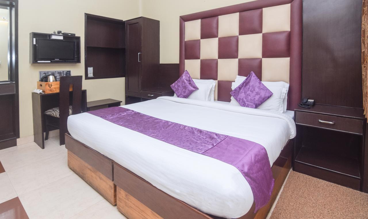 Hotel Varuna Varanasi Bagian luar foto
