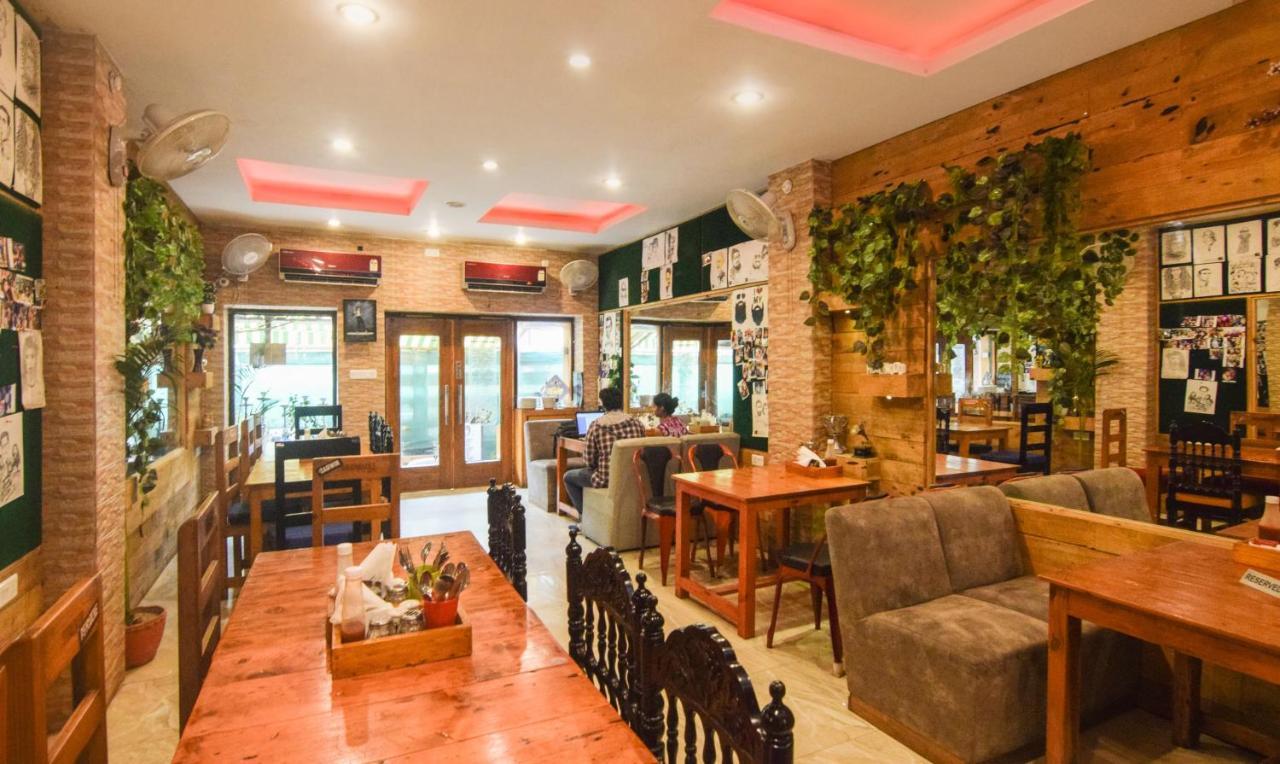 Hotel Varuna Varanasi Bagian luar foto