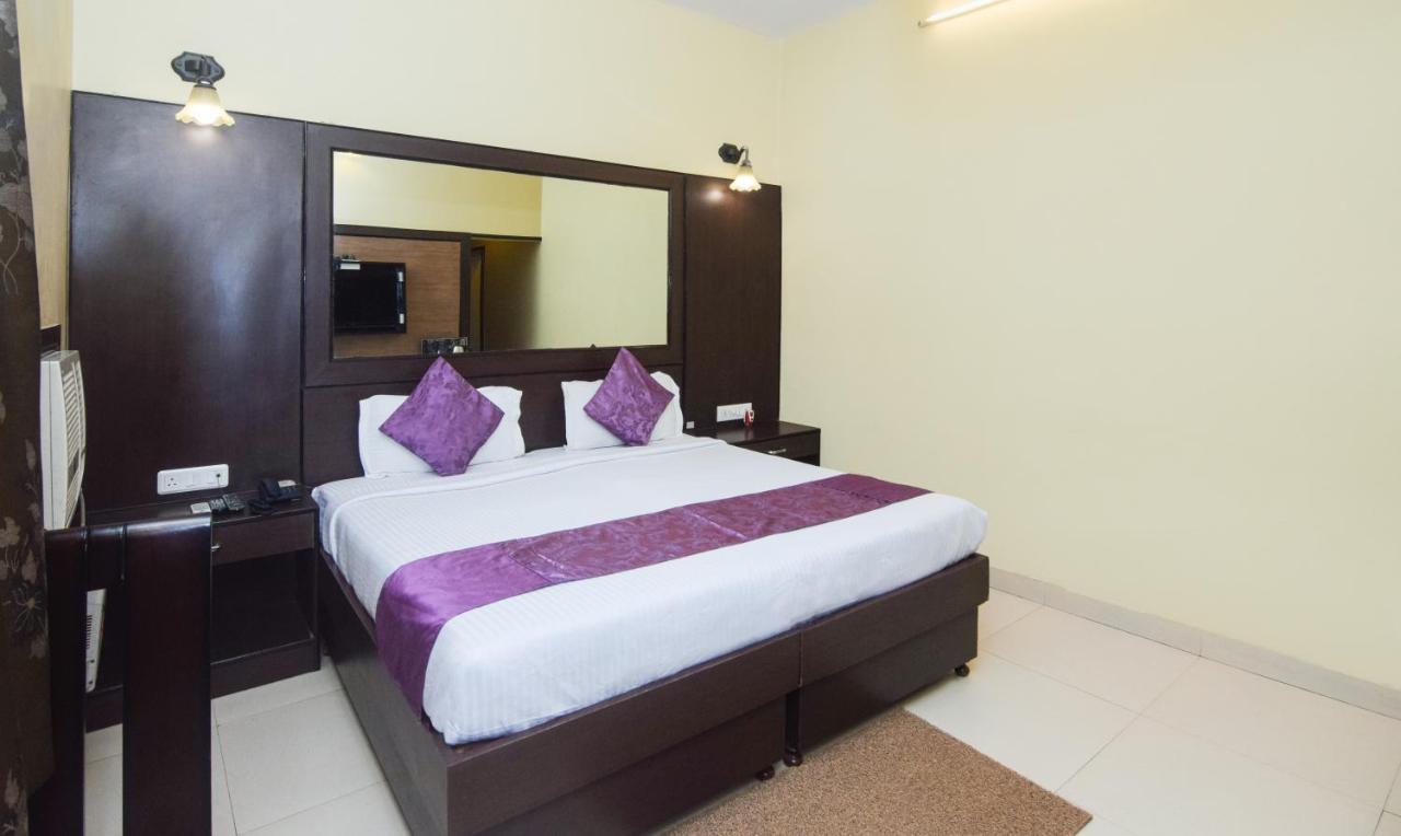 Hotel Varuna Varanasi Bagian luar foto