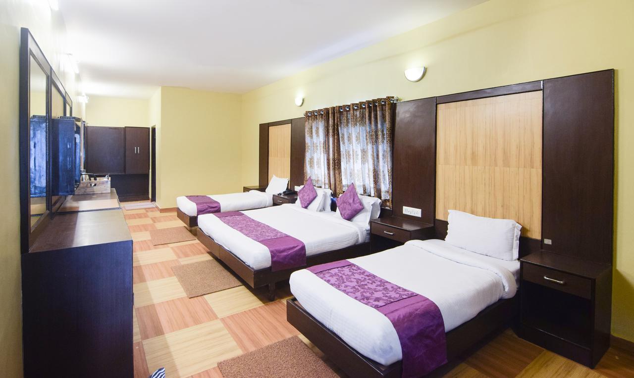 Hotel Varuna Varanasi Bagian luar foto