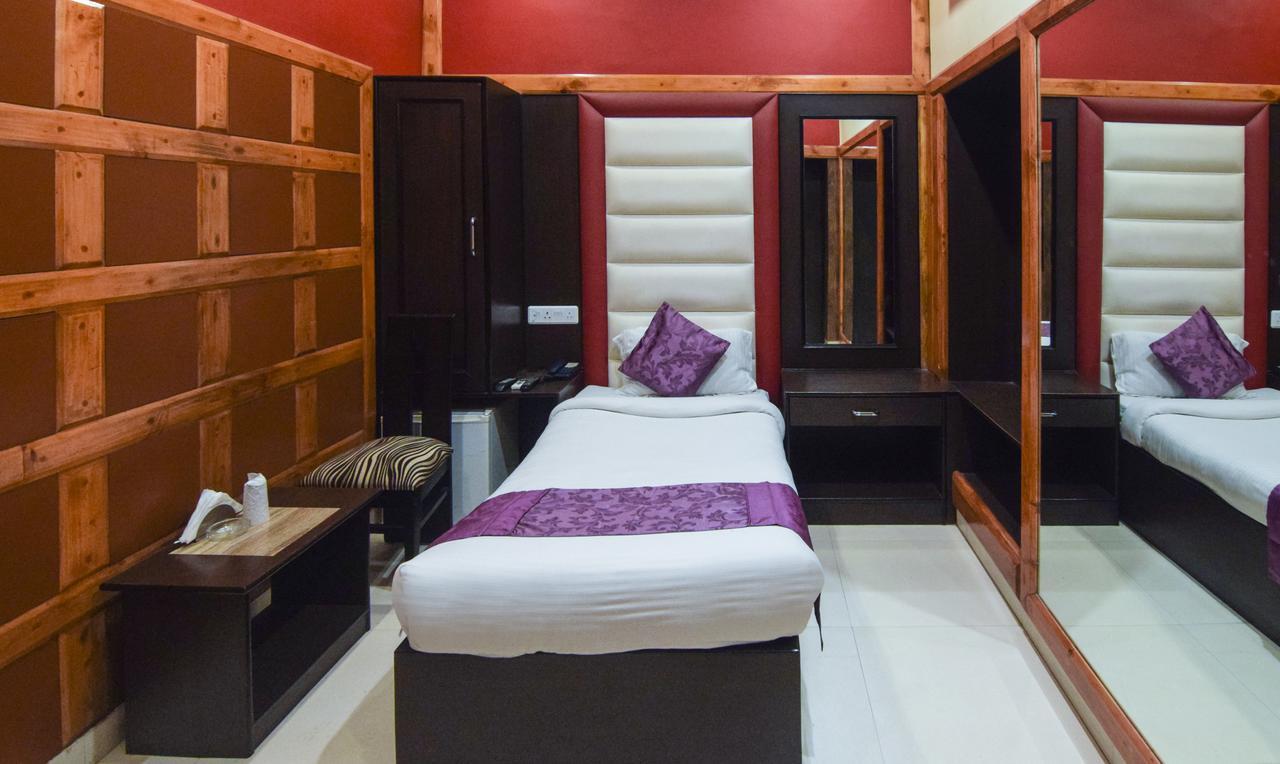 Hotel Varuna Varanasi Bagian luar foto