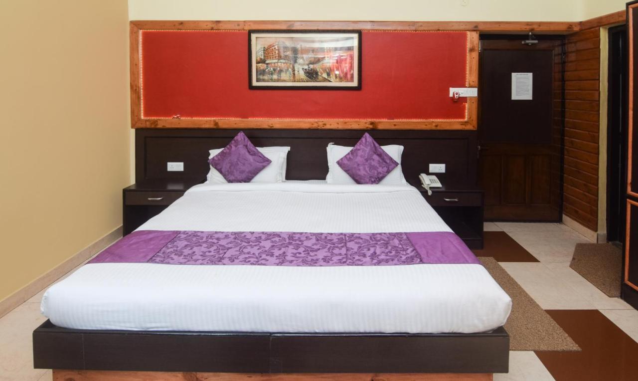 Hotel Varuna Varanasi Bagian luar foto