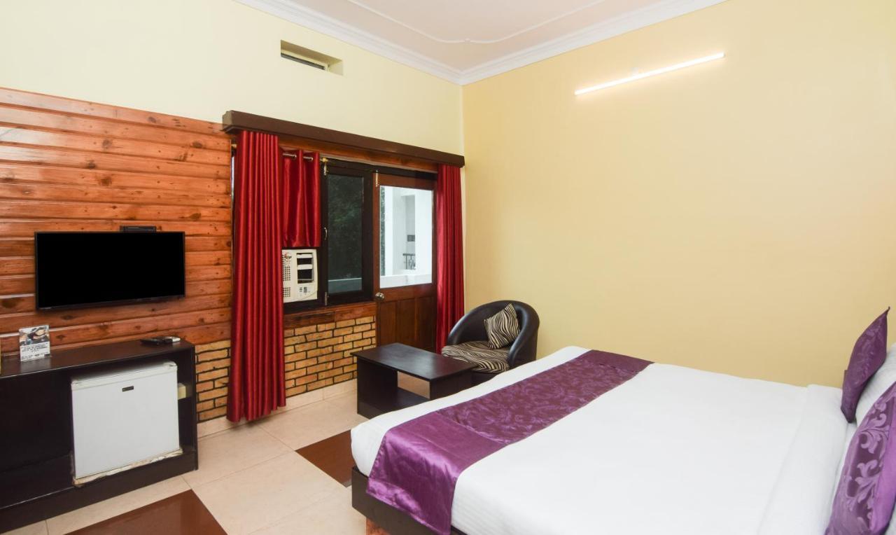 Hotel Varuna Varanasi Bagian luar foto