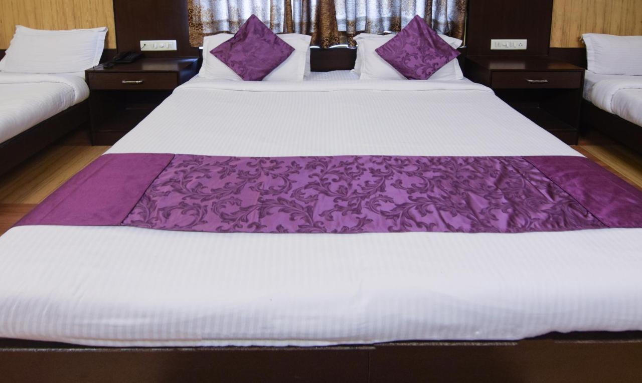 Hotel Varuna Varanasi Bagian luar foto