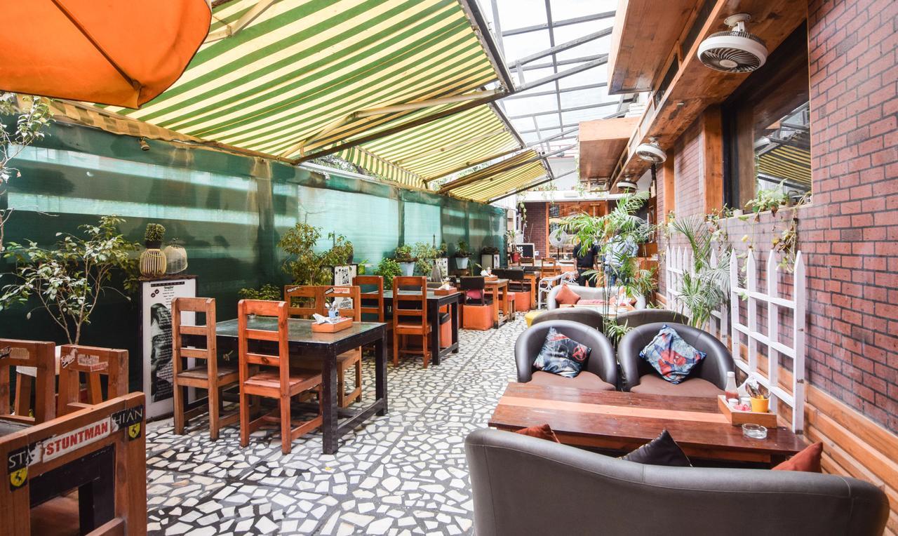 Hotel Varuna Varanasi Bagian luar foto