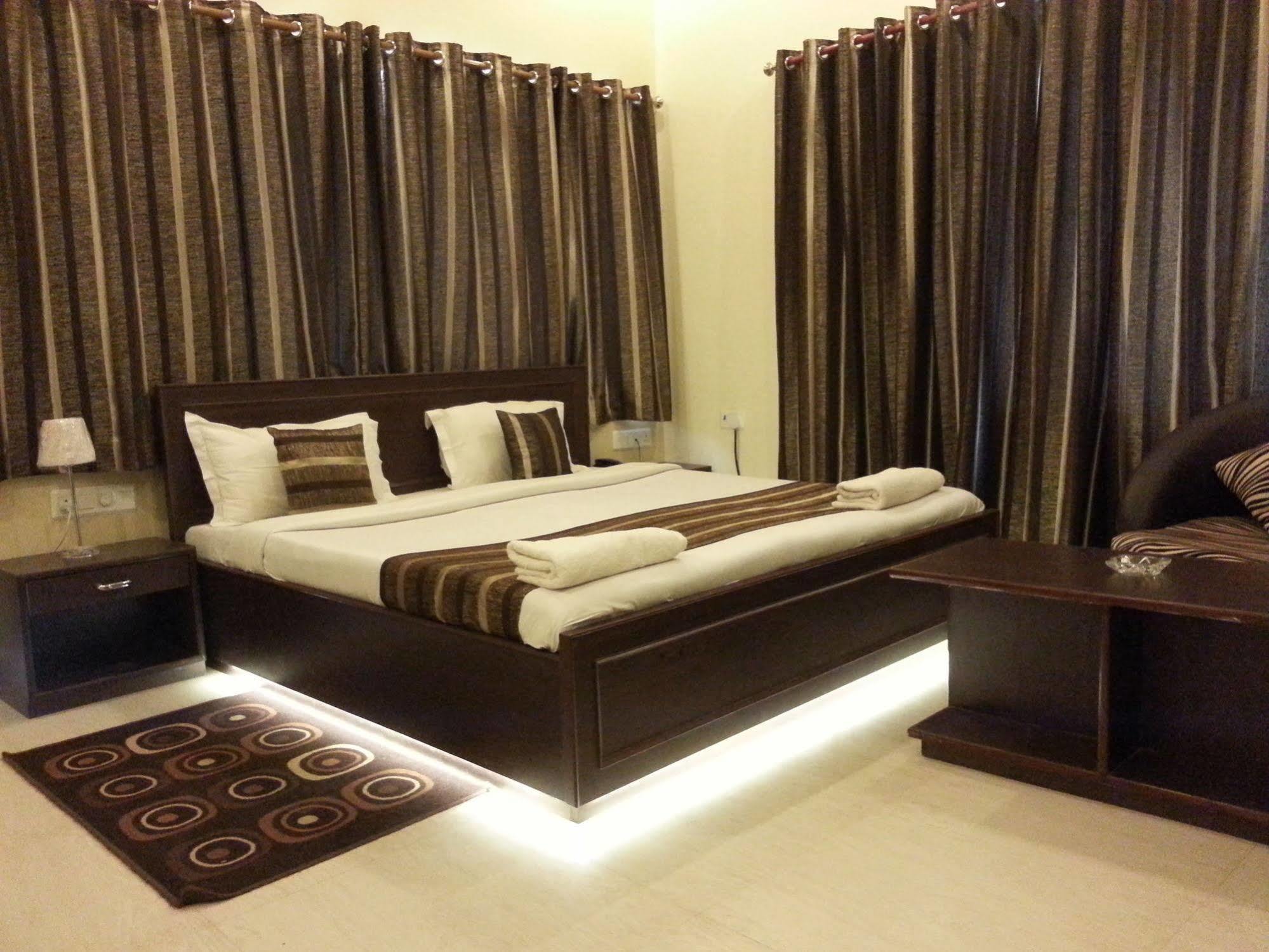Hotel Varuna Varanasi Bagian luar foto